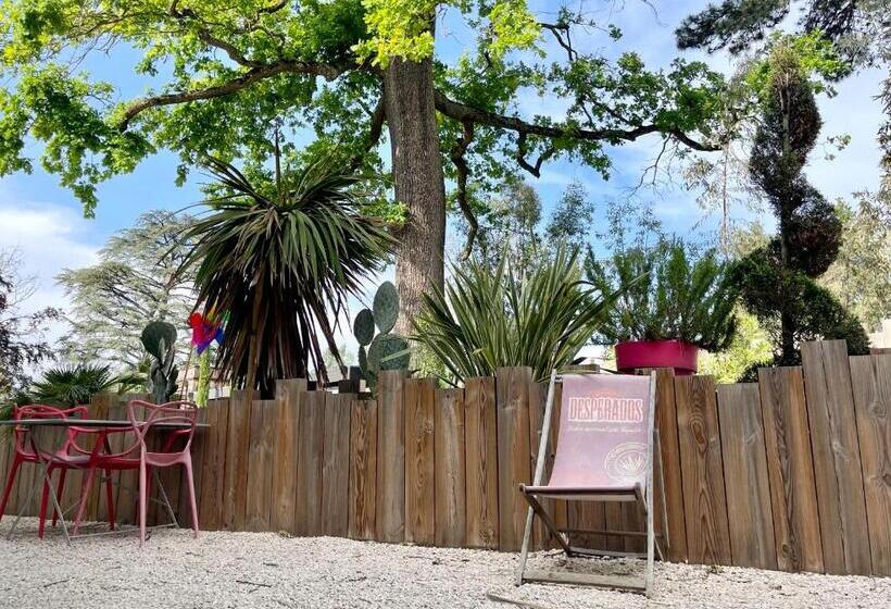 Quarto standart vista jardim, Aux Tourelles 1888   Tres Proche Lyon