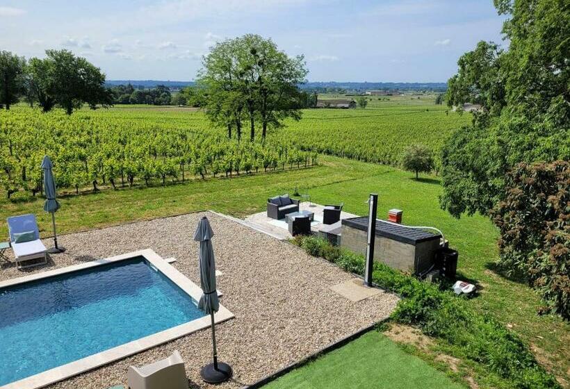 Номер Стандарт, A L Ombre De La Treille  Proche Saint Emilion