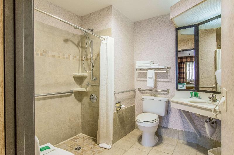 장애인을 위한 스탠다드 룸, Guesthouse Inn & Suites Poulsbo