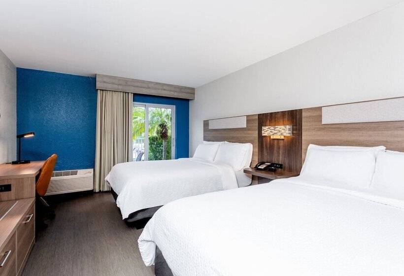 Номер Стандарт 2 Двуспальные Кровати, Holiday Inn Express Hotel Clearwater East   Icot Center, An Ihg