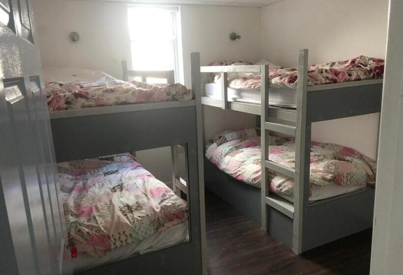 Четырехместный Номер Economy, Greenway & Copper Coast Hostel