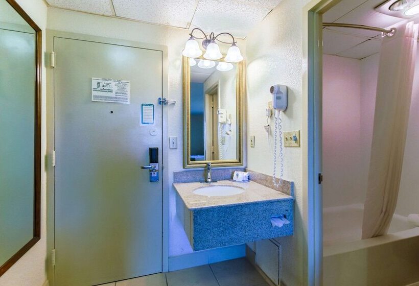 带2个双人床的标准工作室, Quality Inn & Suites Conference Center