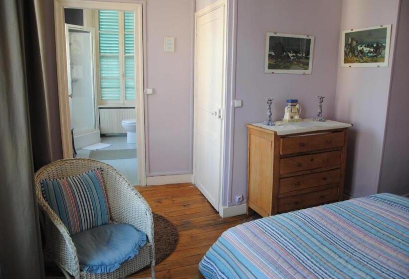 Номер Стандарт Трехместный, Chambres Chez Mounie