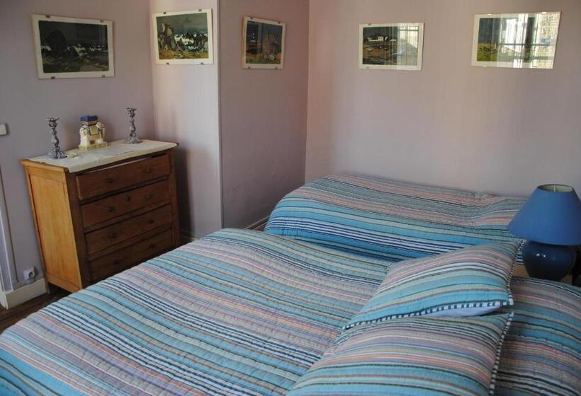 Номер Стандарт Трехместный, Chambres Chez Mounie