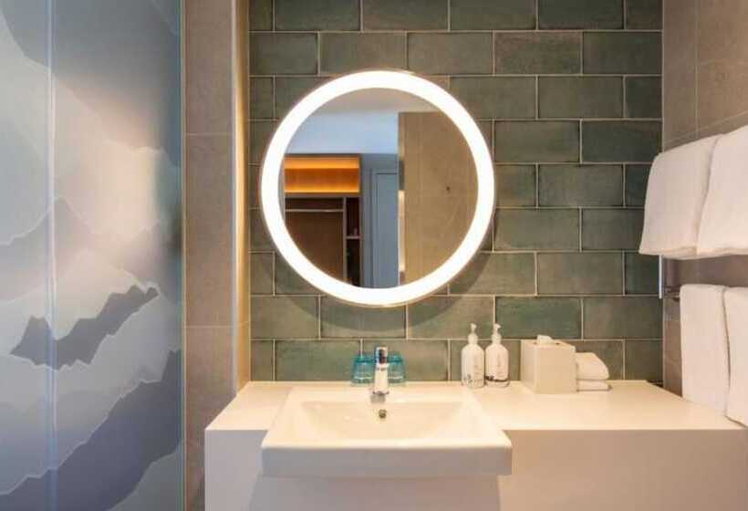스탠다드 룸 더블 침대, Holiday Inn Express & Suites Queenstown, An Ihg