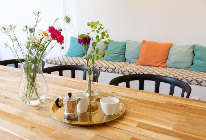 디럭스 룸, Pink Flamingo Boutique Hostel