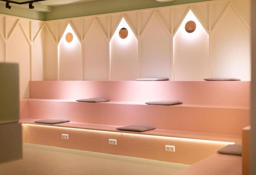 기본룸, Pink Flamingo Boutique Hostel
