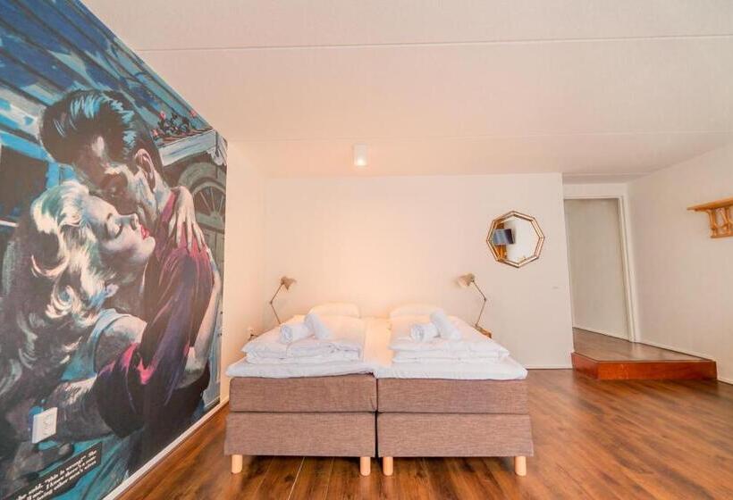 컴포트 트리플 룸, Pink Flamingo Boutique Hostel