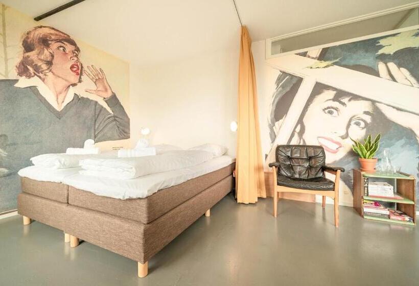 발코니 디럭스 룸, Pink Flamingo Boutique Hostel