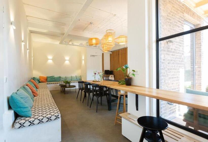 디럭스 룸, Pink Flamingo Boutique Hostel