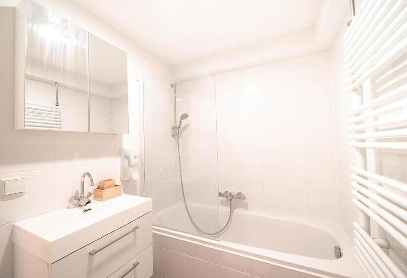 이코노미 룸, Pink Flamingo Boutique Hostel