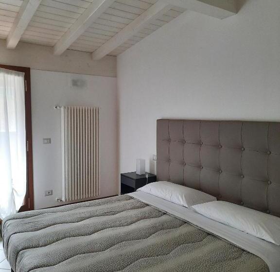 Четырехместный Номер Стандарт с Балконом, Bed & Breakfast Torrechiara