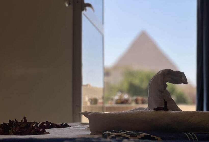 اتاق خانوادگی, Pyramids Top Inn