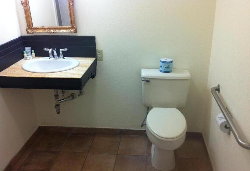 Standardrum, La Hacienda Motel