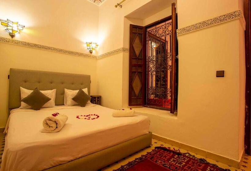 اتاق استاندارد سه نفره, Riad Aymane