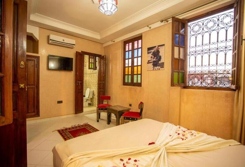 اتاق لوکس, Riad Aymane