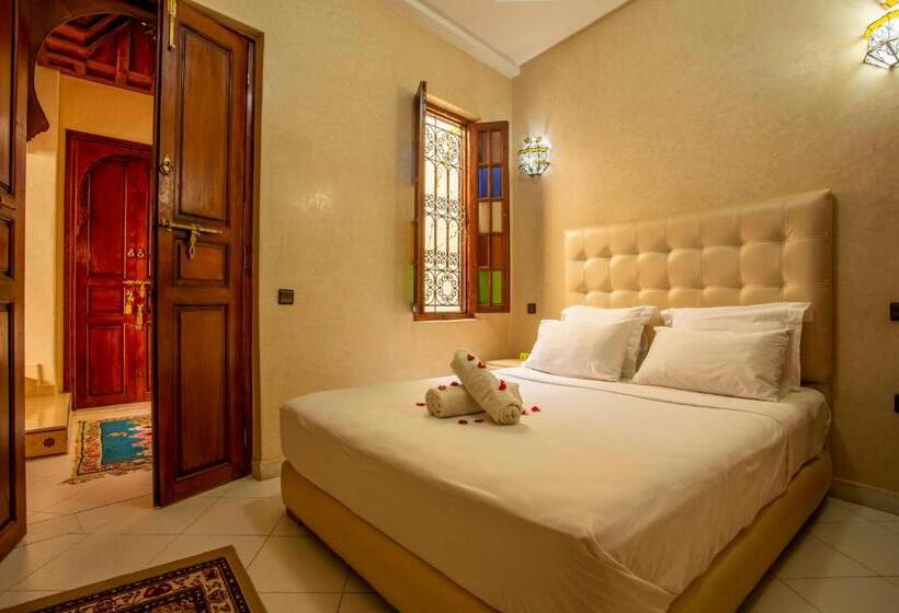 اتاق لوکس, Riad Aymane