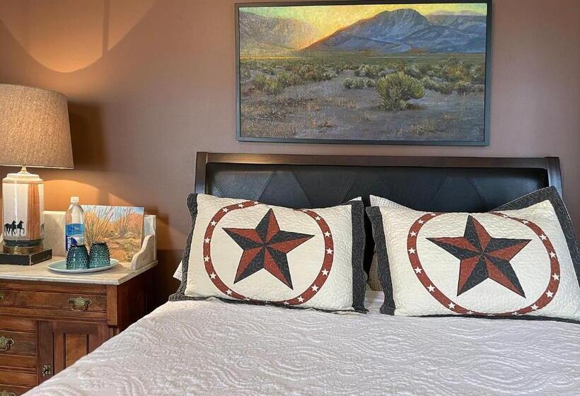 스탠다드 룸 풀장 전망, Wildflower Ranch Inn