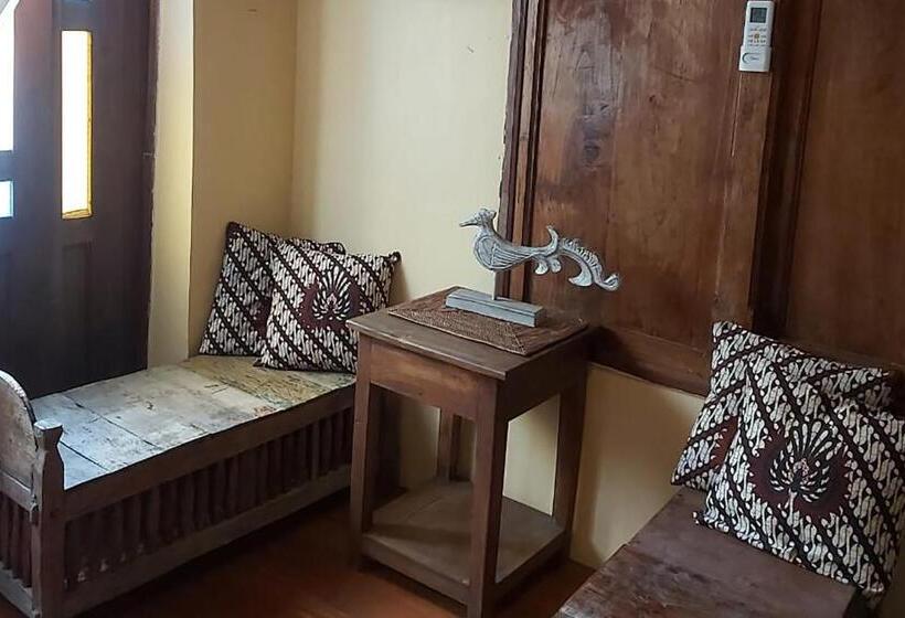 اتاق استاندارد چهار تخته, Twospaces Living At Wave And Chill House, Canggu