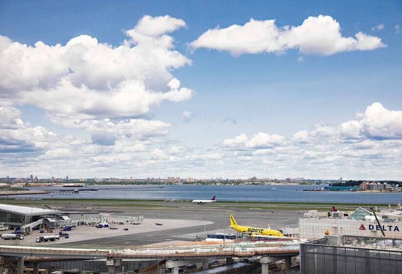 Номер Стандарт 2 Двуспальные Кровати, New York Laguardia Airport Marriott