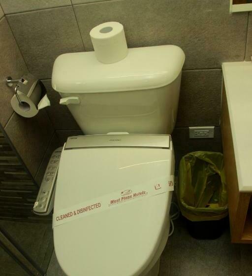 اتاق لوکس با چشم‌انداز دریا, West Plaza Hotel At Lebuu Street