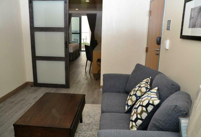 سوییت با چشم‌انداز دریا, West Plaza Hotel At Lebuu Street