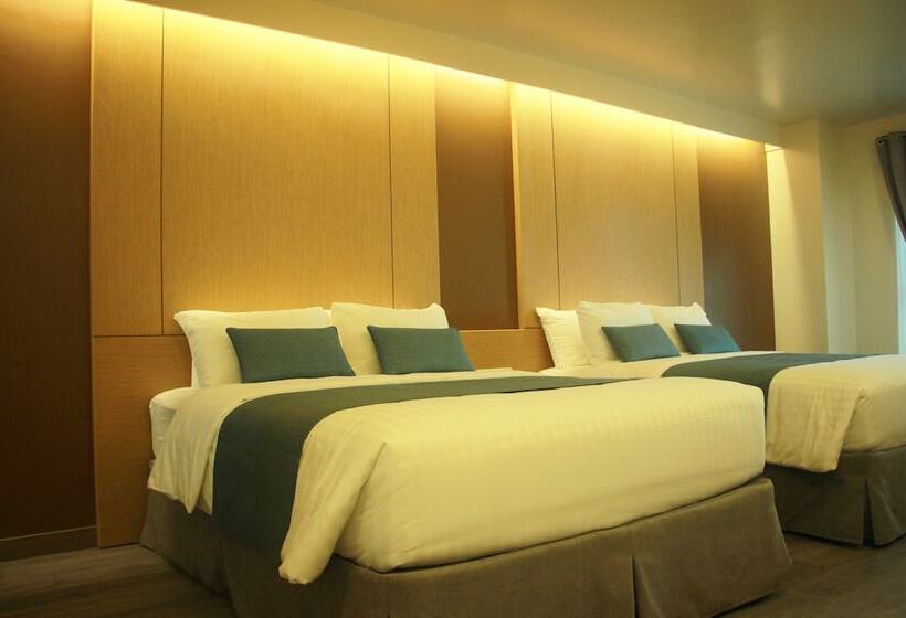 اتاق لوکس با چشم‌انداز دریا, West Plaza Hotel At Lebuu Street