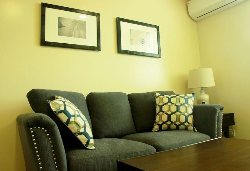 سوییت با چشم‌انداز دریا, West Plaza Hotel At Lebuu Street