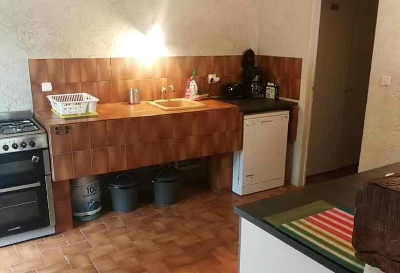 Номер Стандарт Трехместный, Logis De Chenac   Chambres Et Table D Hôtes