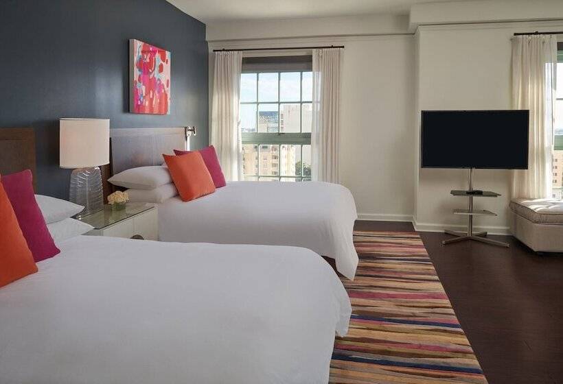 带2个双人床的标准工作室, Colonnade Coral Gables, Autograph Collection