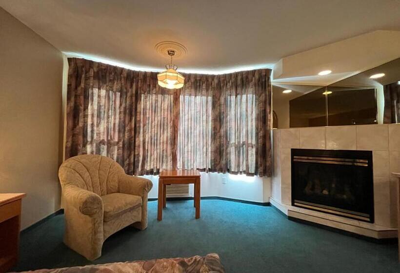 Люкс Deluxe Кровать Кинг, Western Budget Motel #3 Whitecourt
