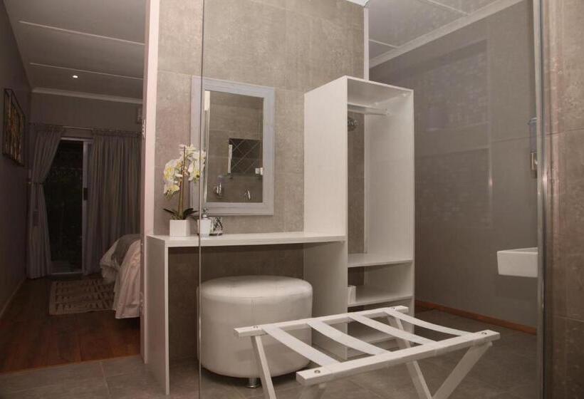 Номер Стандарт Вид на Бассейн, The Retreat Guesthouse