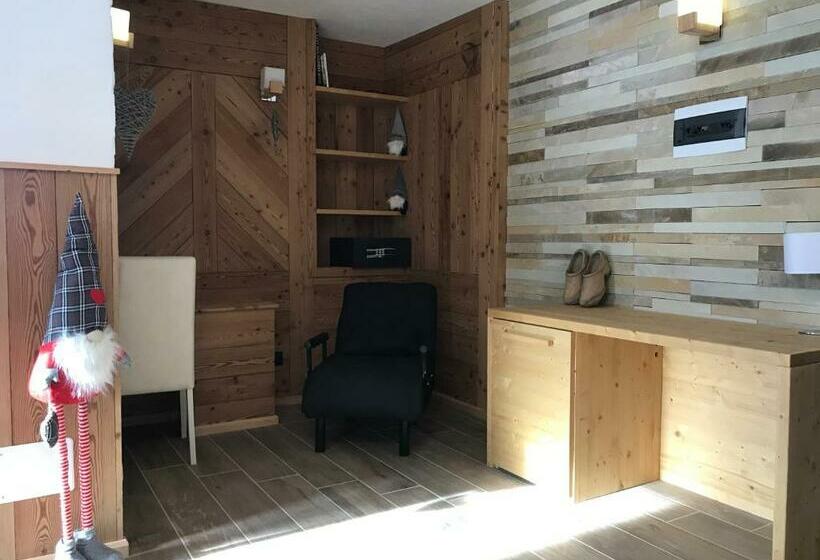 Трехместный Номер Стандарт с Балконом, Edelweiss Hotel Champoluc