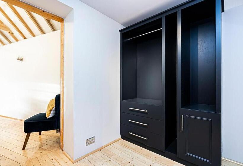 Семейный Номер Вид на Сад, Pages Hotel And Guesthouse