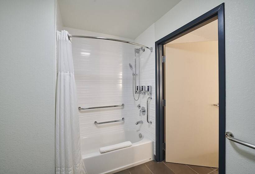 Номер Стандарт 2 Двуспальные Кровати, Four Points By Sheraton Clevelandeastlake