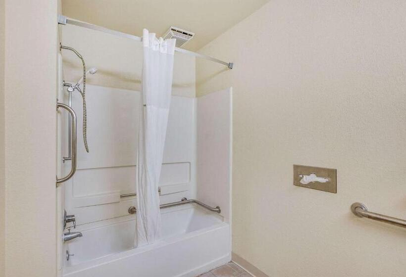 Номер Стандарт Кровать Кинг Адаптированный для Инвалидов, Econo Lodge Whitehall Near Michigan S Adventure