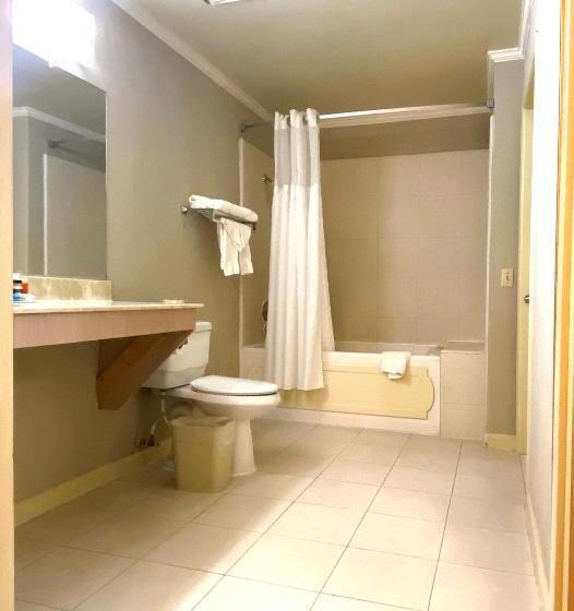 스위트 킹사이즈 침대, Ramada By Wyndham Los Angeles/wilshire Center