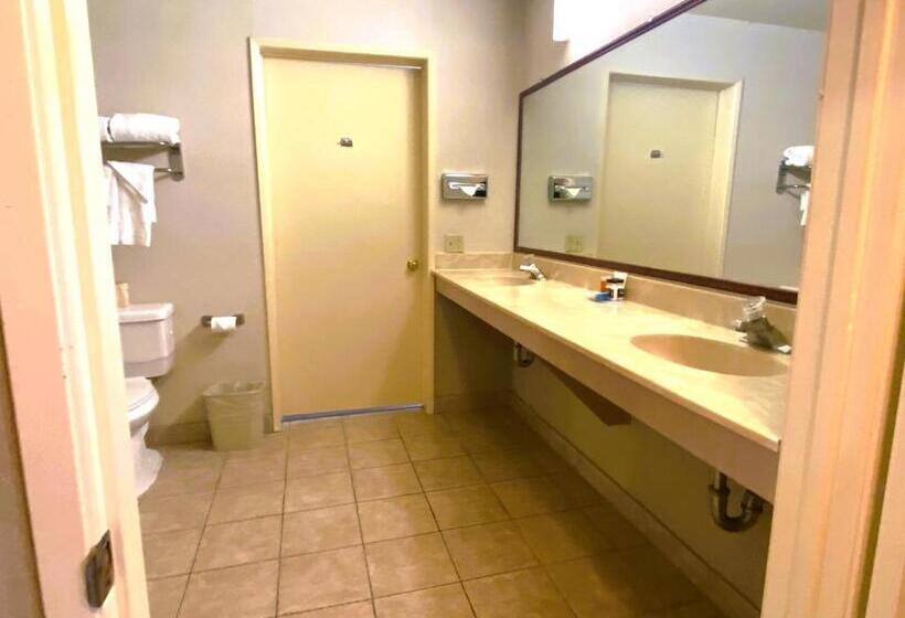 주니어 스위트 킹사이즈 침대, Ramada By Wyndham Los Angeles/wilshire Center