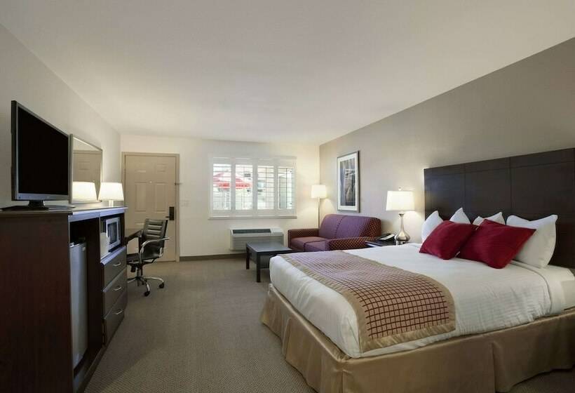 Люкс, Infinity Inn & Suites