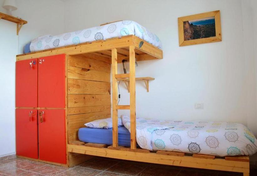 Кровать в Общей Комнате, Tenerife Climbing House