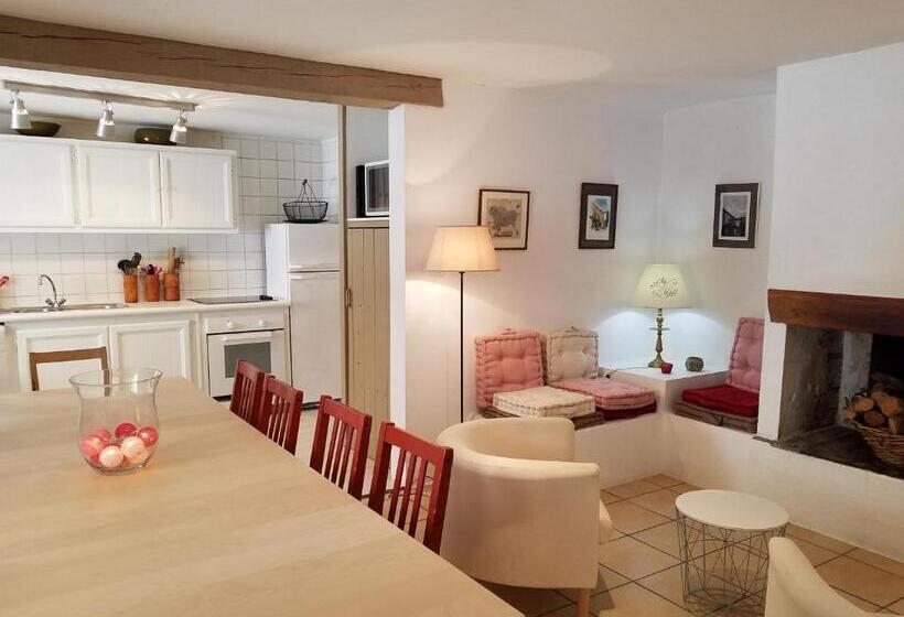 Дом 4 Спальни, Château La Villatade
