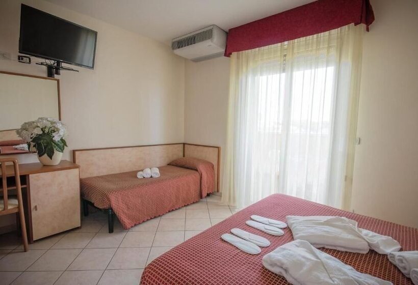 Номер Стандарт Трехместный, Cervia
