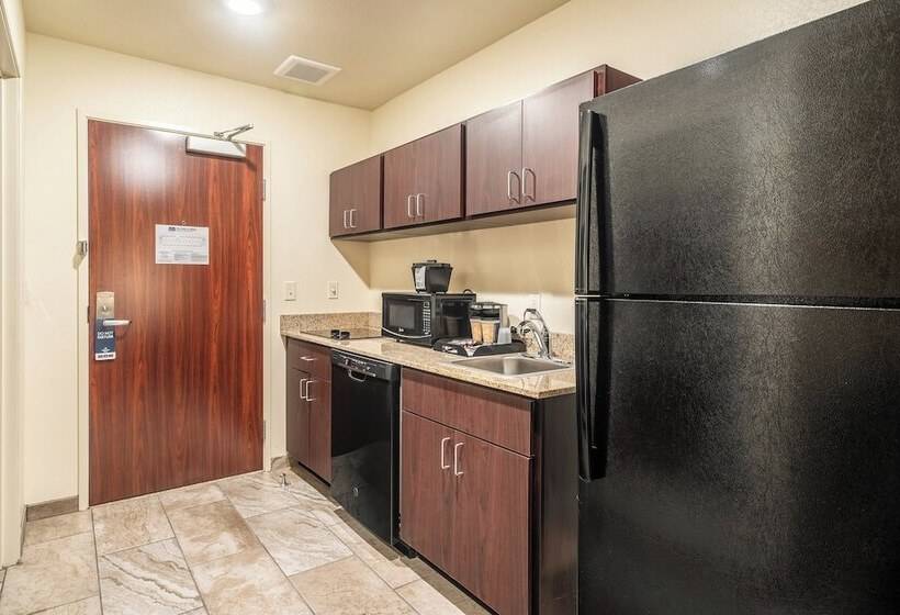 סוויטה, Cobblestone Hotel & Suites   Andrews