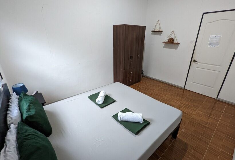 标准间, Crazy Bears Hostel