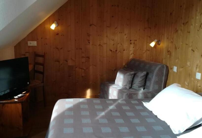 Номер Стандарт с Балконом, Hôtel Restaurant Les Tilleuls