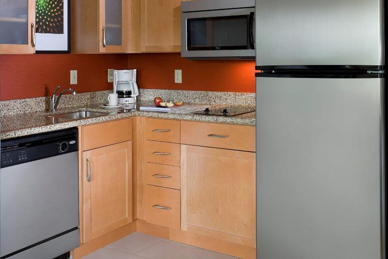 Студио Стандарт Кровать Кинг, Residence Inn Madison East
