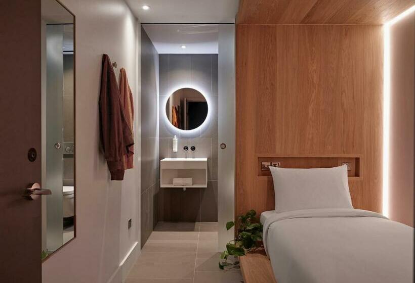 Номер Стандарт, Zedwell Piccadilly Circus
