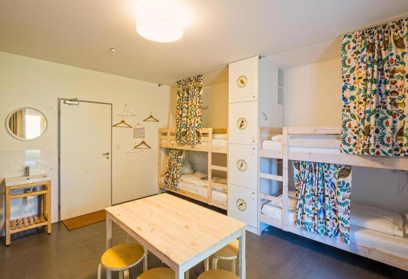 تختخواب در اتاق مشترک, Hostel Zahrada Mikulov