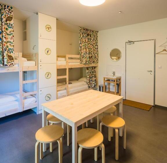تختخواب در اتاق مشترک, Hostel Zahrada Mikulov