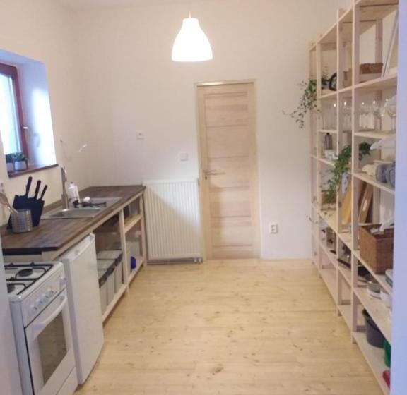 استودیوی استاندارد, Hostel Zahrada Mikulov
